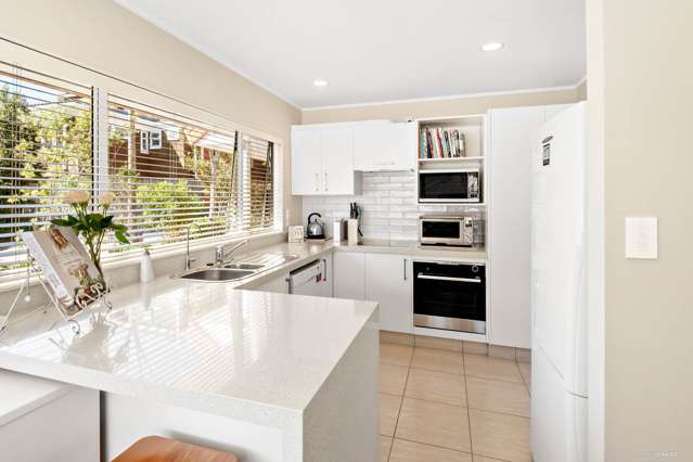 2/121 Ocean View Road Hillcrest_2