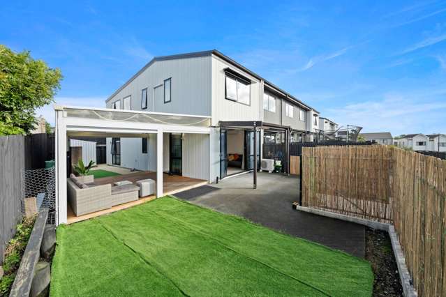 Nearly New Corner Beauty in Mt Roskill – Must Sell