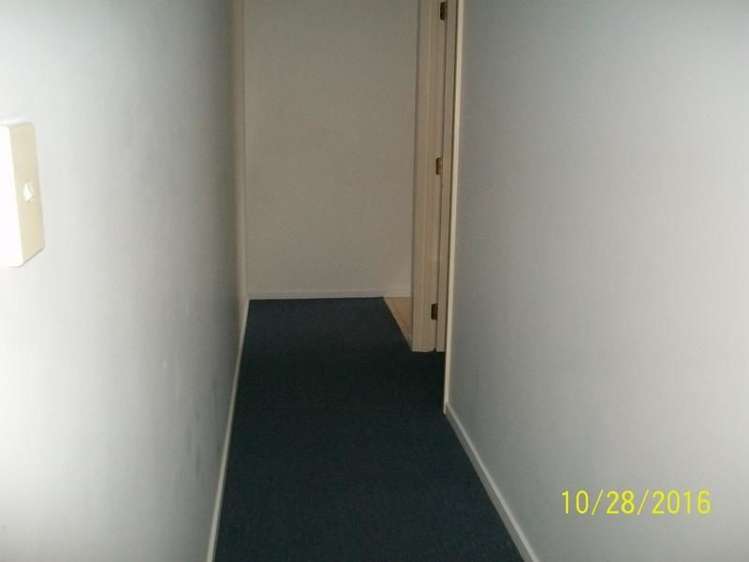 1/10 Netherlands Avenue Kelston_7