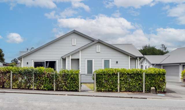 Modern Home - Superb Forest Lake Location!
