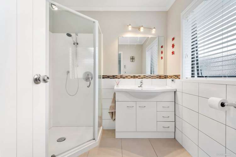 42 Ploughmans Avenue Pukekohe_11