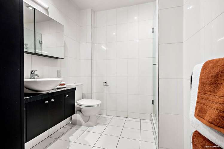 2/6 Beach Front Lane Browns Bay_8