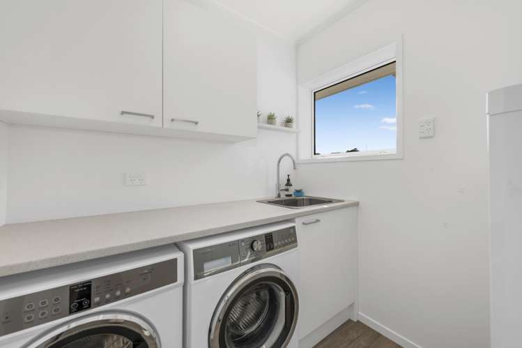 12 Mirrabooka Avenue Botany Downs_23