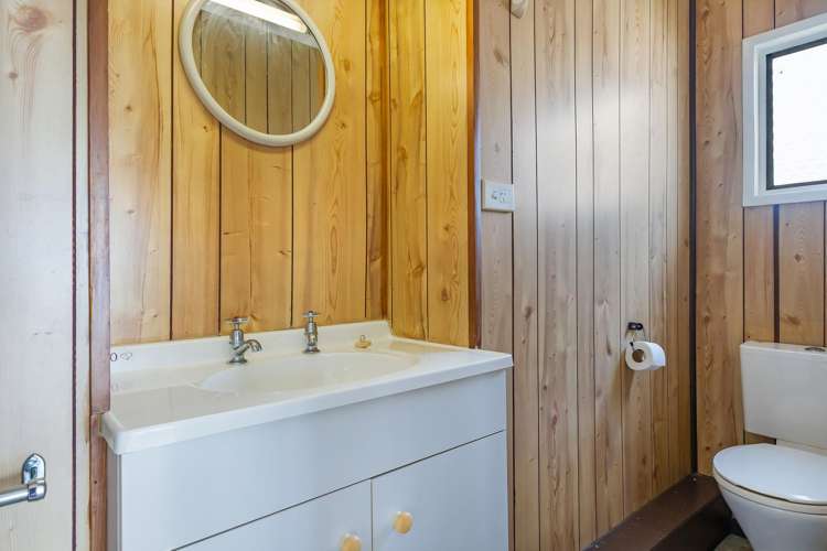 20 Leslie Road Cable Bay_29