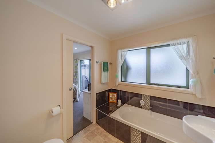 7 Gregory Grove Clive_14