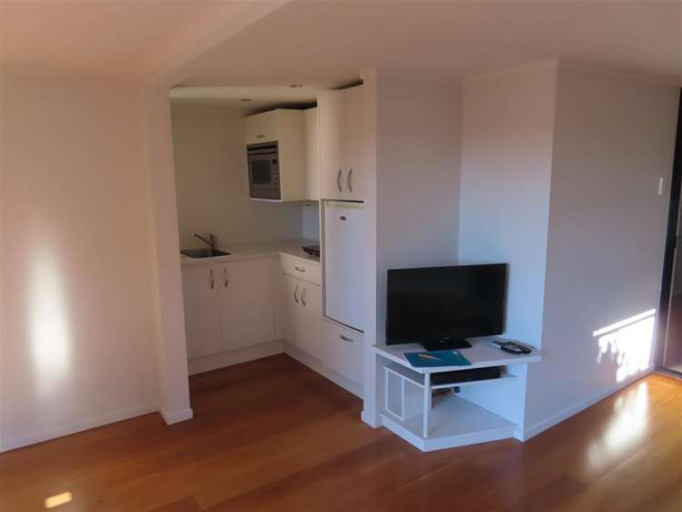 39 The Strand Onetangi_1