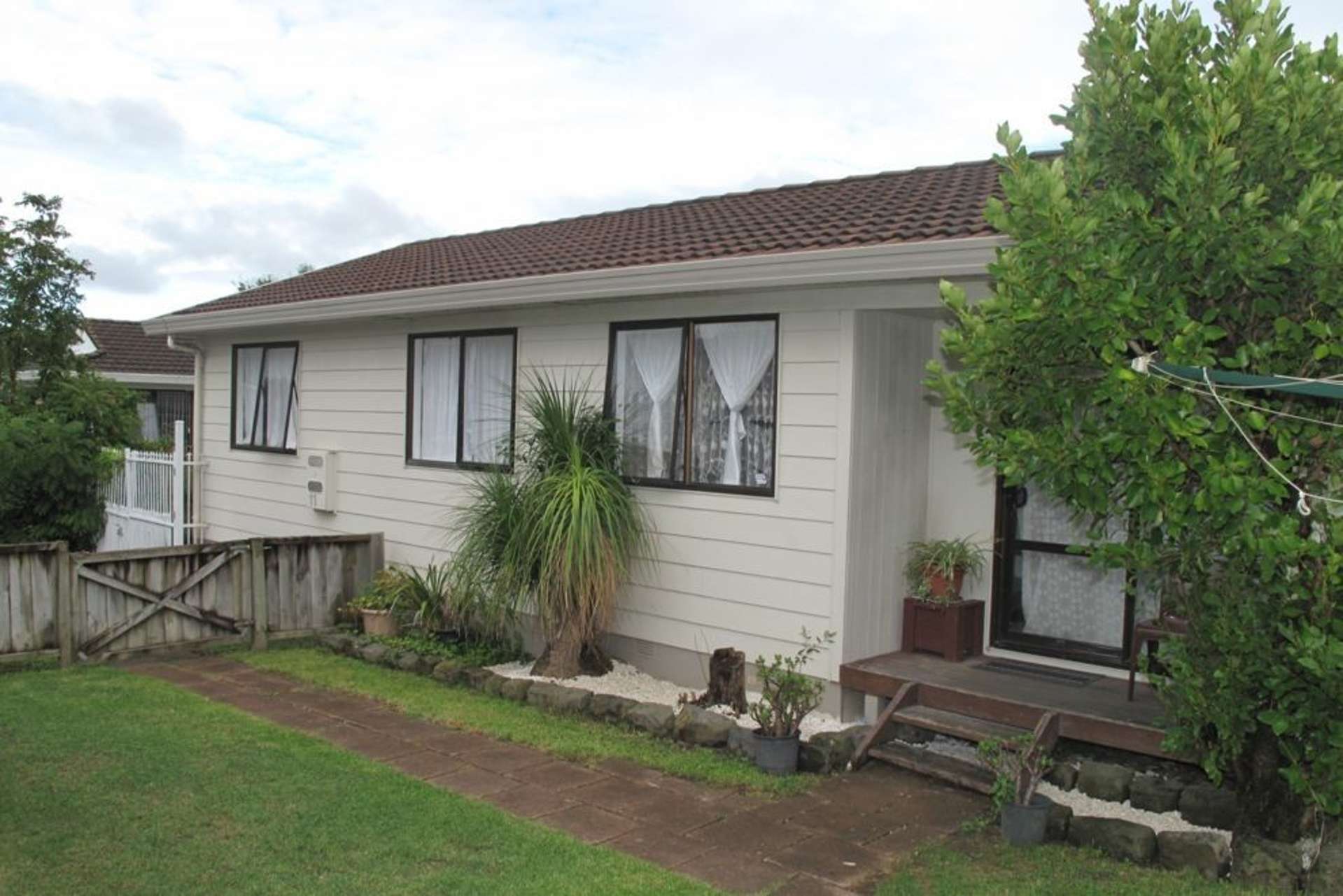 2/11 Etherton Drive Manurewa_0