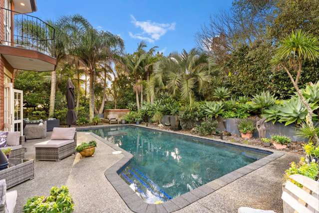 32 Oakford Park Crescent Greenhithe_1