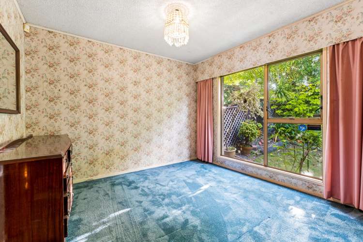 2/11 Ayton Drive Totara Vale_12