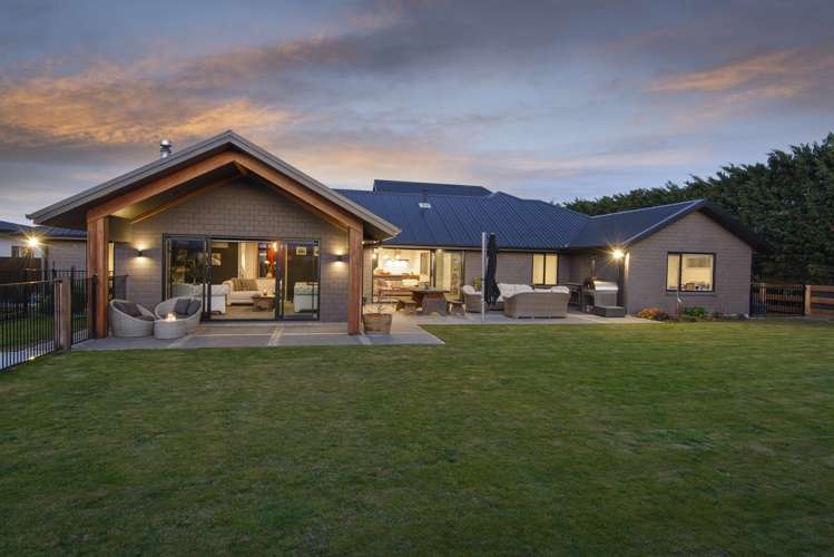 17 Carnaveron Drive Lincoln_15