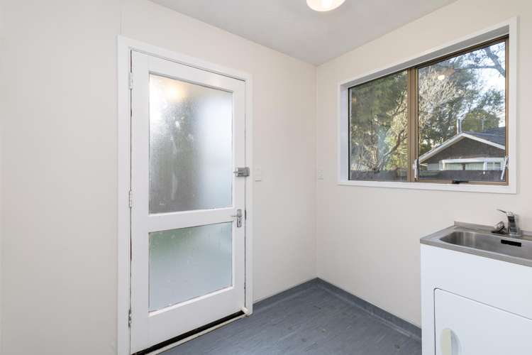 2/5 Quinton Place Bishopdale_11