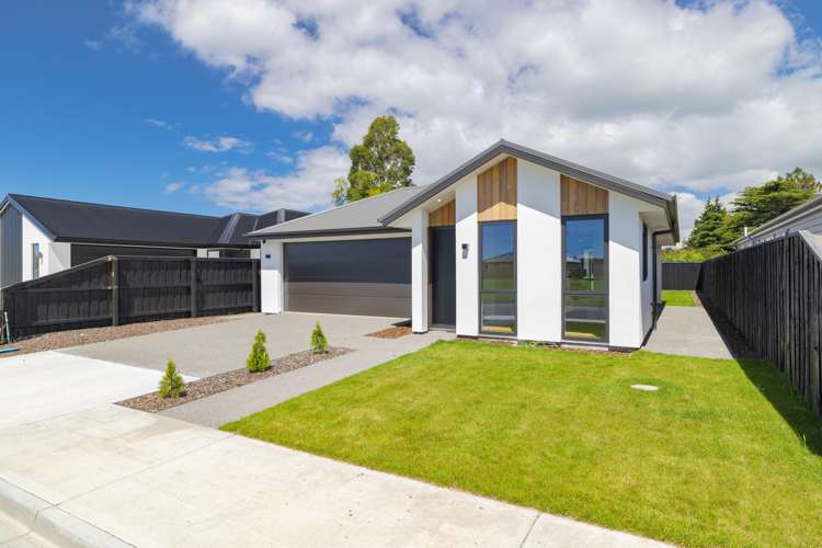 32 Derbridge Street Woodend_17