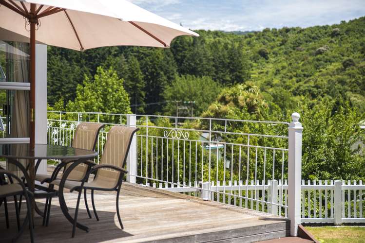 141 Waikawa Road Picton_13