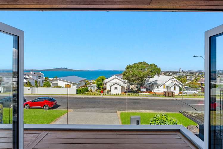 11 Katui Street Castor Bay_46