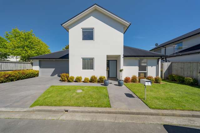 Peaceful Living, Privately Positioned!