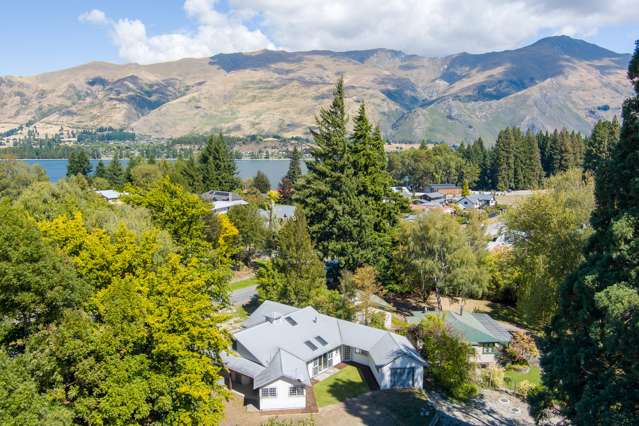 Proximity and Potential only 500m to the Lake