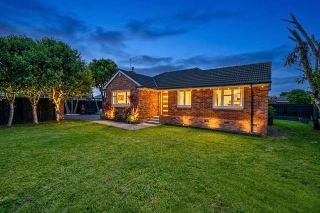 FREEHOLD. BRICK. VALUE - MUST SELL!