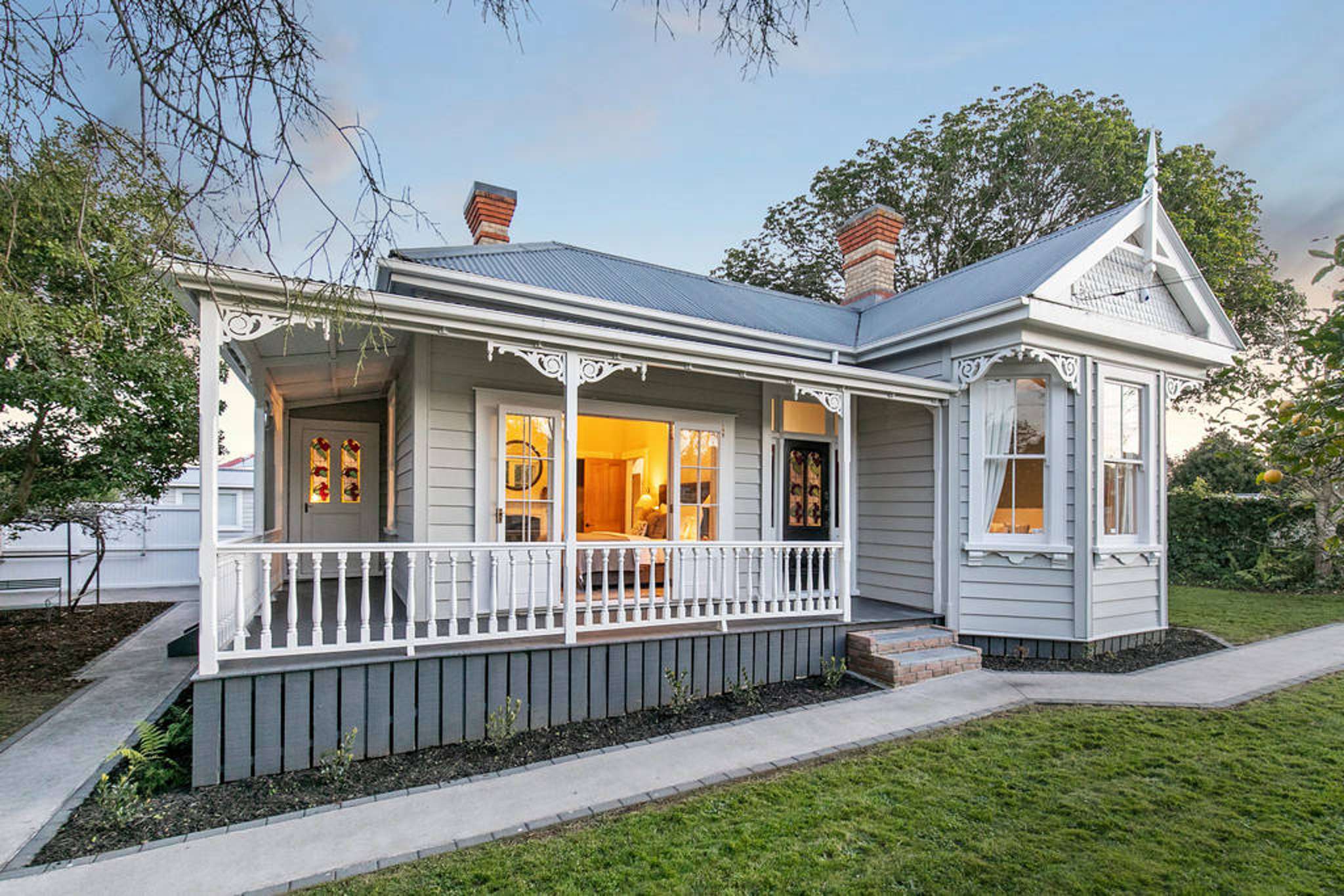 Kiwi expat bids hard to secure Onehunga villa for $1.9m