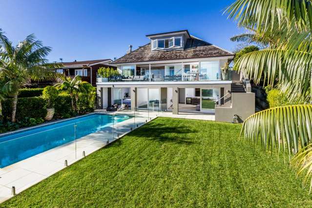 Luxury Lakeside Living - Footsteps From The Beach
