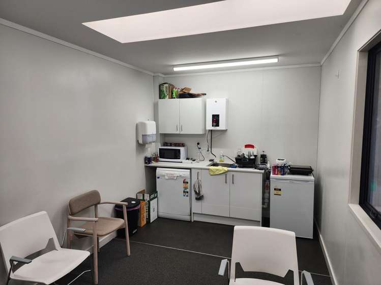 2/1 Lincoln Avenue Tawa_4