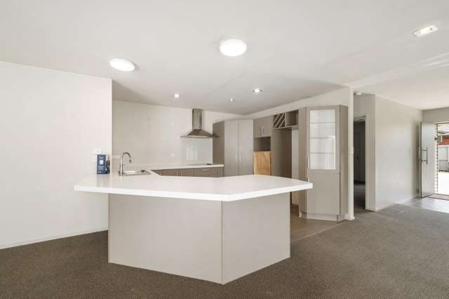 8 Owhatiura Drive Lynmore_4