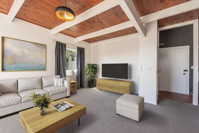 AWARD WINNING THORNDON TOWNHOUSE