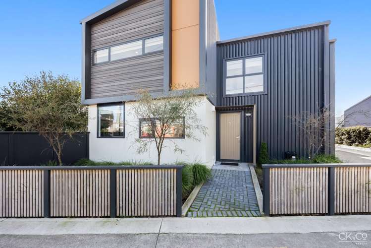 1/51 Kings Crescent Lower Hutt Central_21