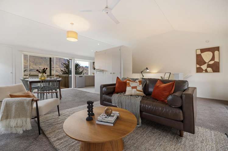 2a Bird Place Fernhill/Sunshine Bay_2