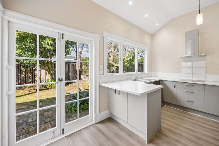 128 The Drive Epsom_9