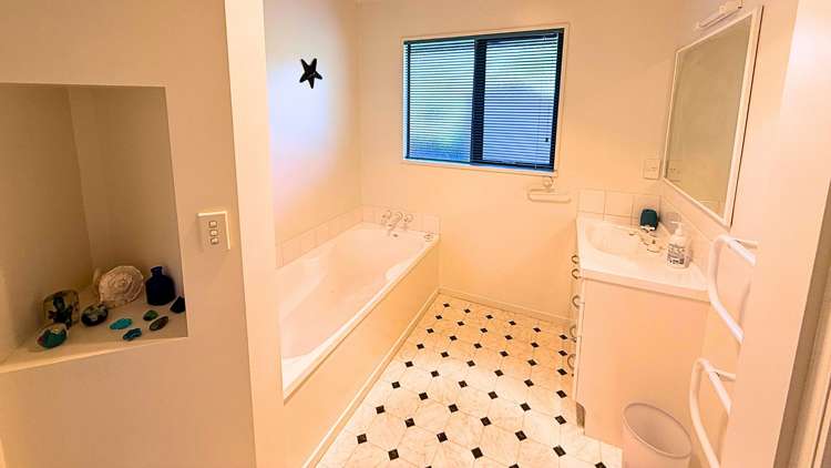 28 Nyhane Drive Ligar Bay_9