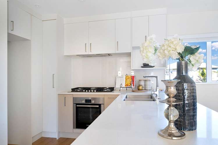 81 Bordeaux Parade Te Atatu South_7