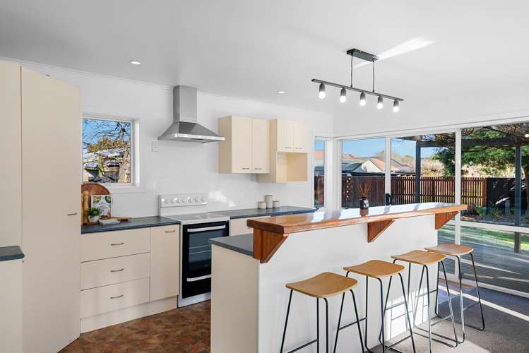 15 Denniston Crescent Redwood_4