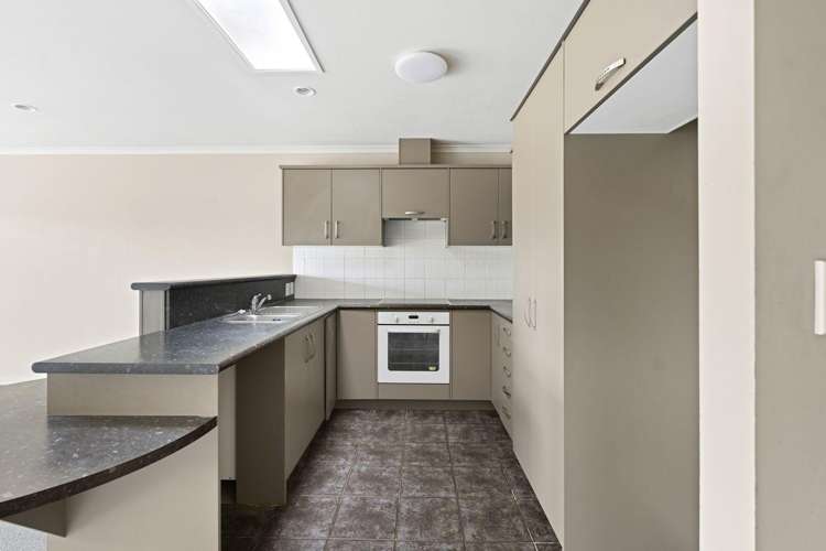 2/201 Massey Street 1067_5