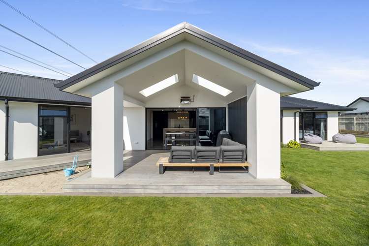 19 Honeyfield Drive Whalers Gate_10