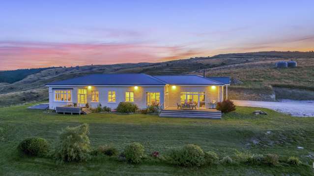 25ha Farmlet with Arena, Villa & Magical Views