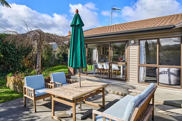 23 Mcenroe Grove Naenae_1