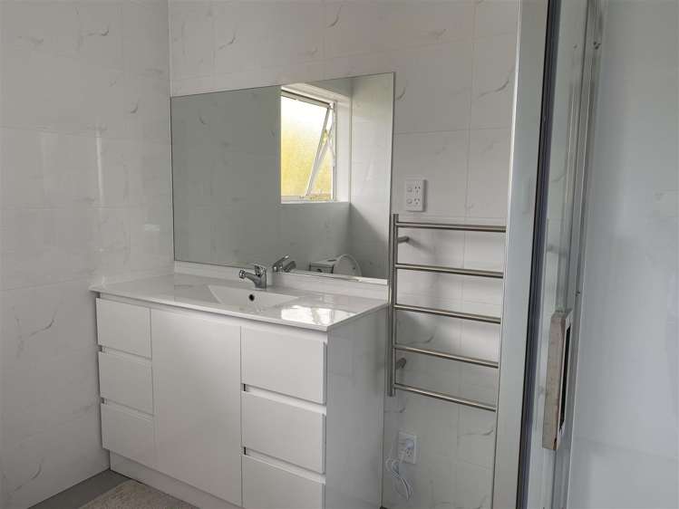 12A Newington Road Henderson_10