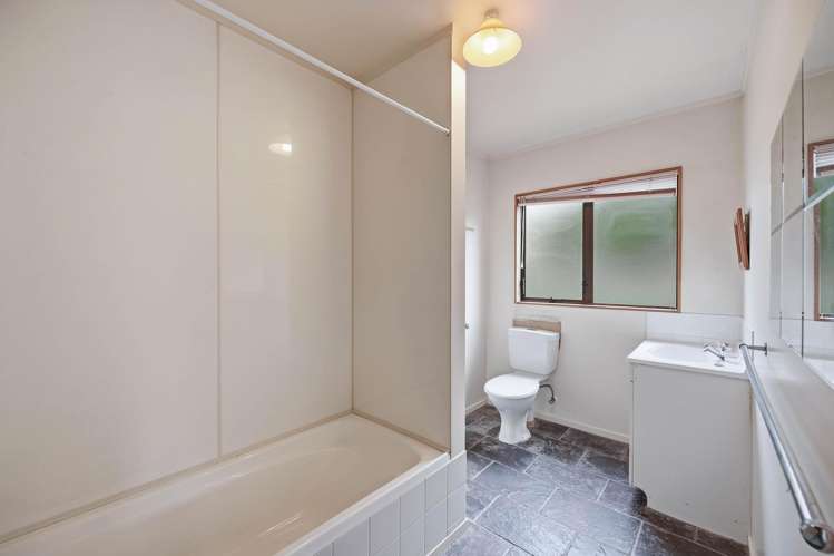 2/6 Maleme Avenue Belmont_18