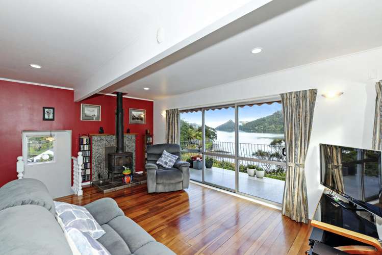 1204 Huia Road Huia_4