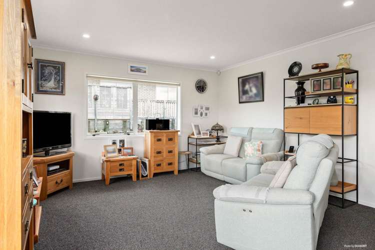 57/8 Village Place Tuakau_8