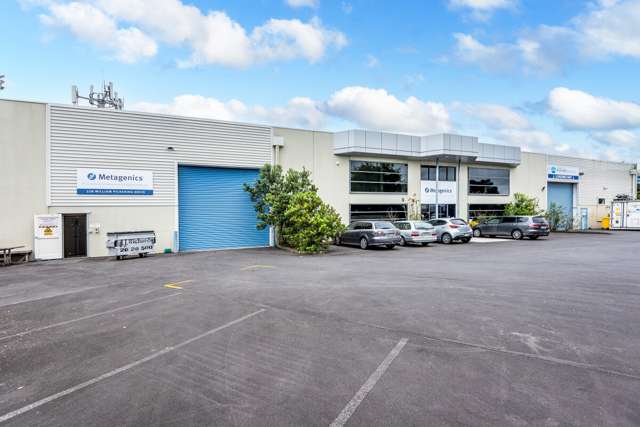 Unit B, 22 William Pickering Drive Albany_1