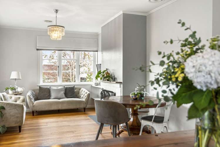 16 Achilles Crescent Narrow Neck_11