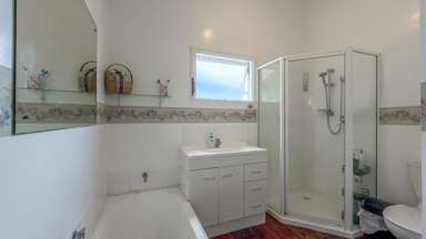 158 Thames Coast Road_4