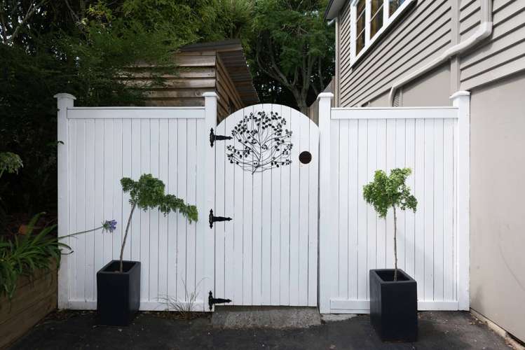 92 Beach Road Mellons Bay_23