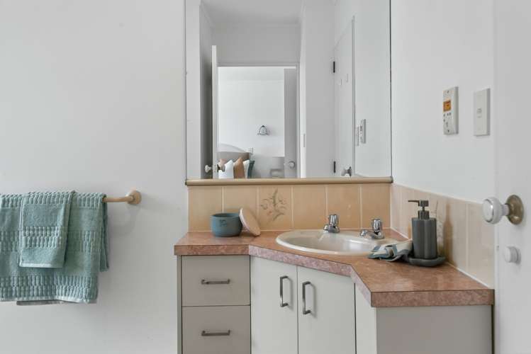 2 James Henry Avenue Papamoa_13