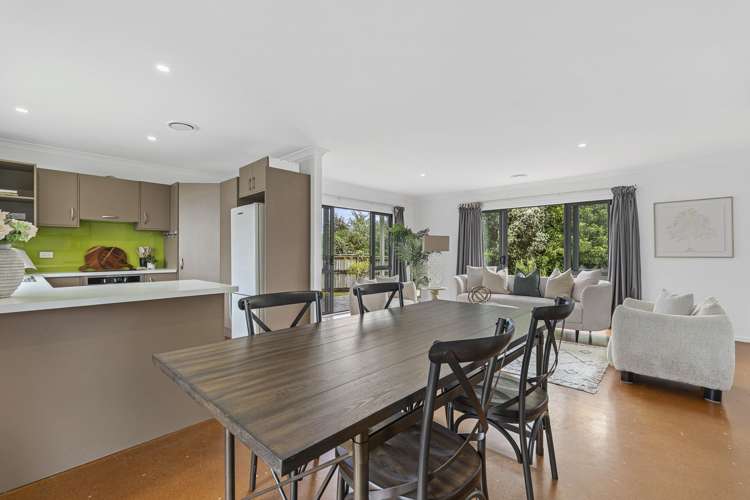 1185 South Road Oakura_10