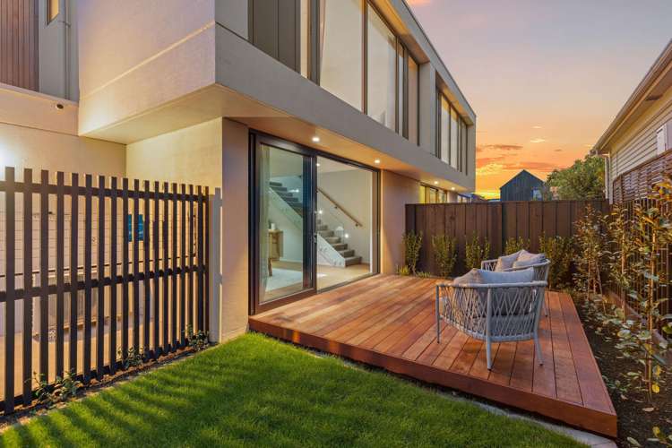 2/22 Clissold Street Merivale_13