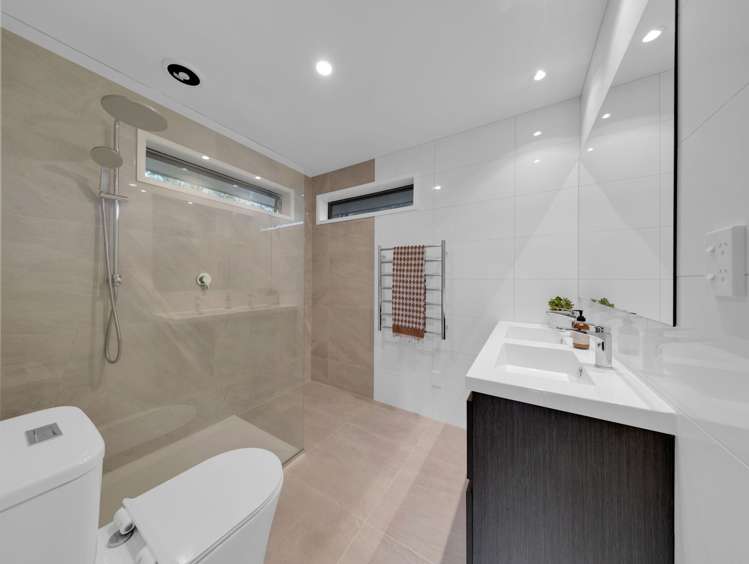 48 Wiltshire Drive Huntington_16