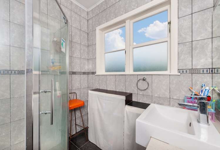 1b Sarona Avenue Glen Eden_12