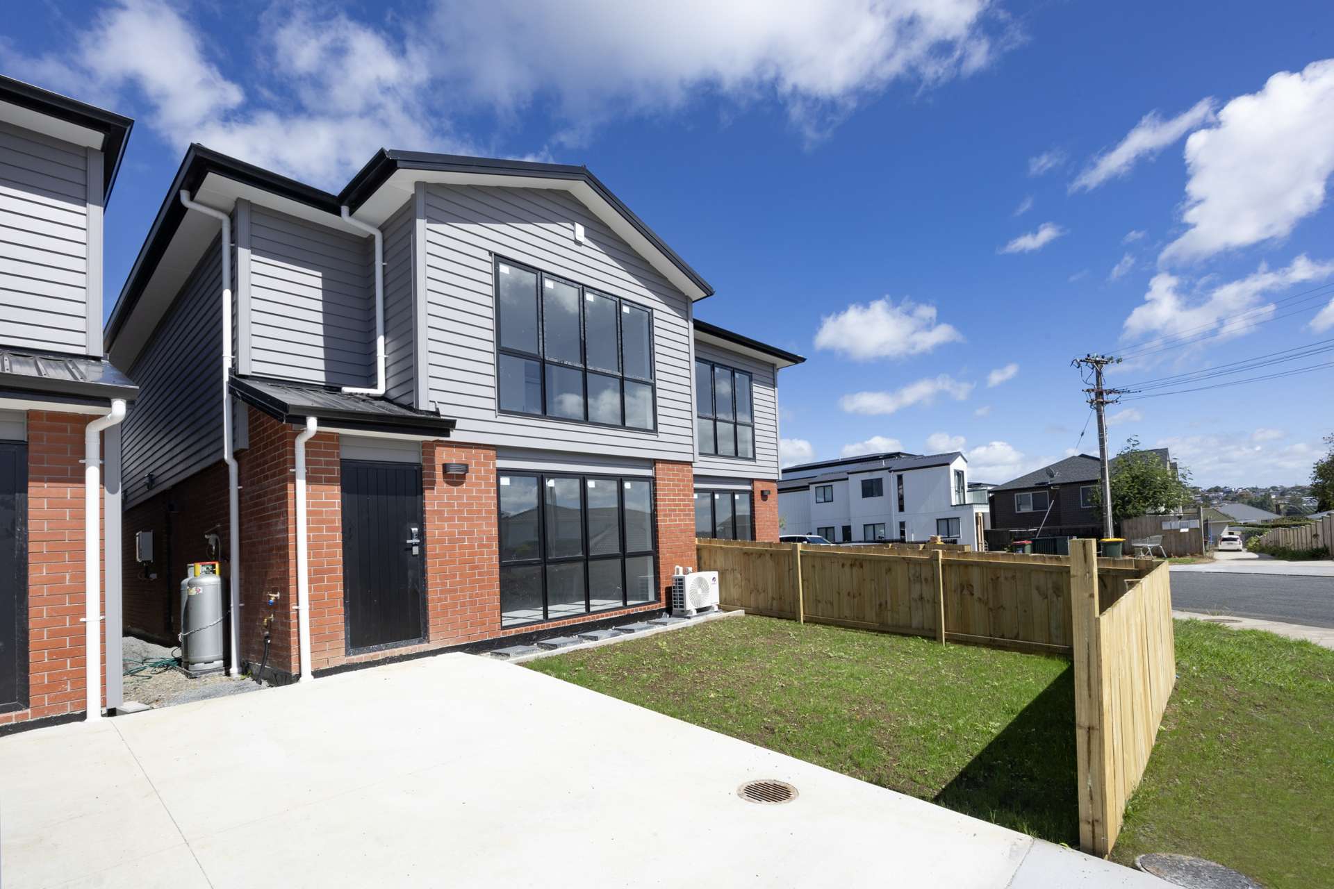 2 & 3/4 Scanlen Terrace Kelston Waitakere City Houses for Sale